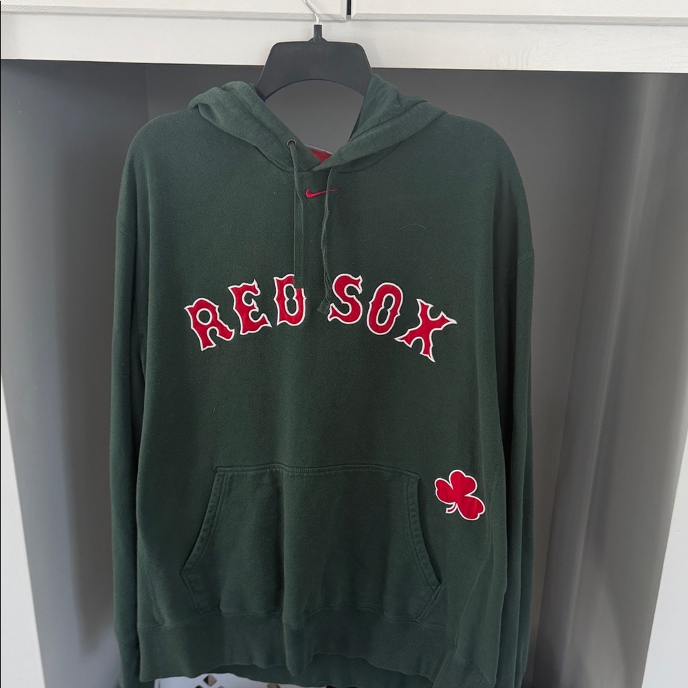 Nike Men's Green Red Sox Sweatshirt Irish shamrock